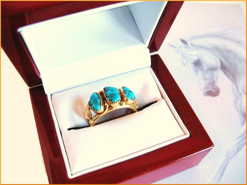 Vintage Southwestern 14kt Gold Kingman Turquoise Ring With Navajo Blossom Leaves